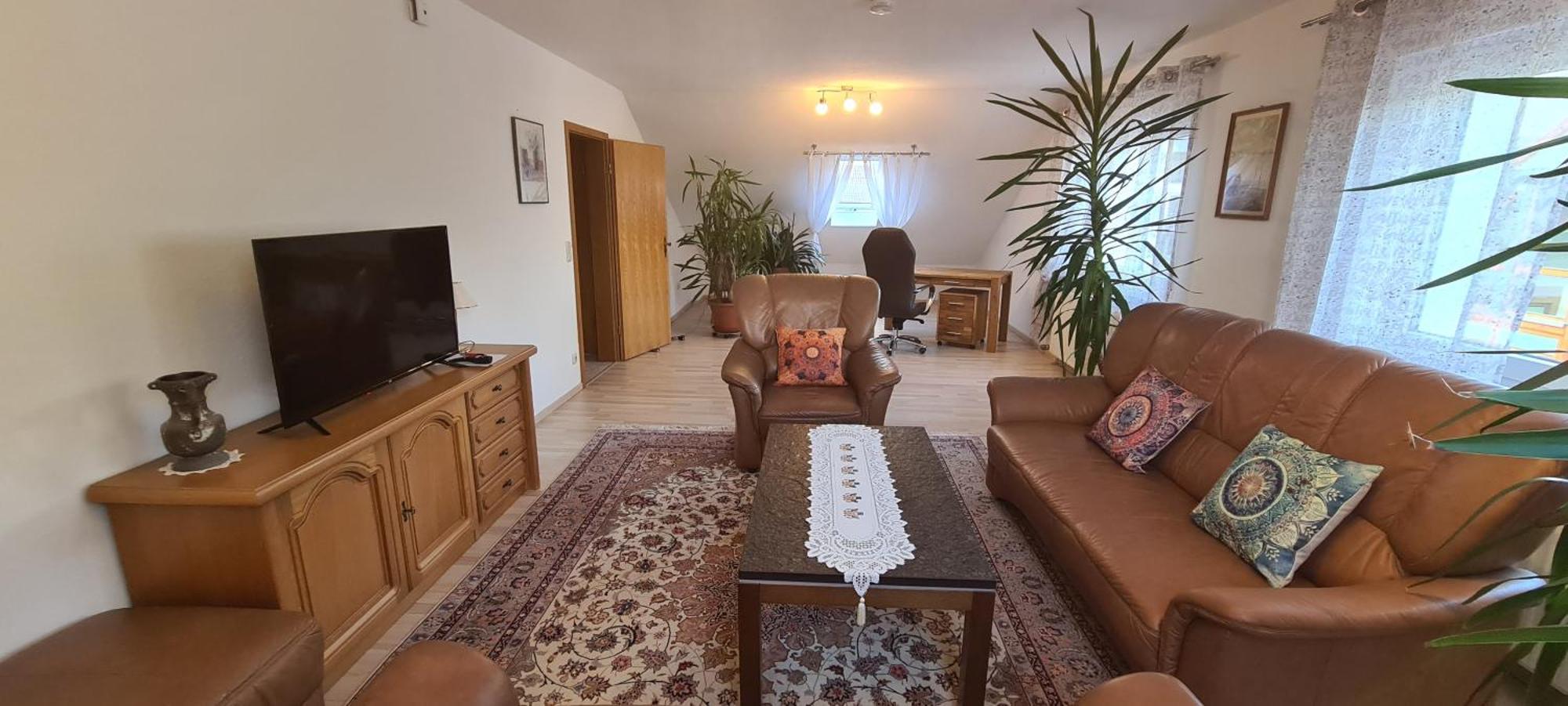 Gemuetliche 120 Qm Ferienwohnung Mit Balkon Adelsdorf エクステリア 写真