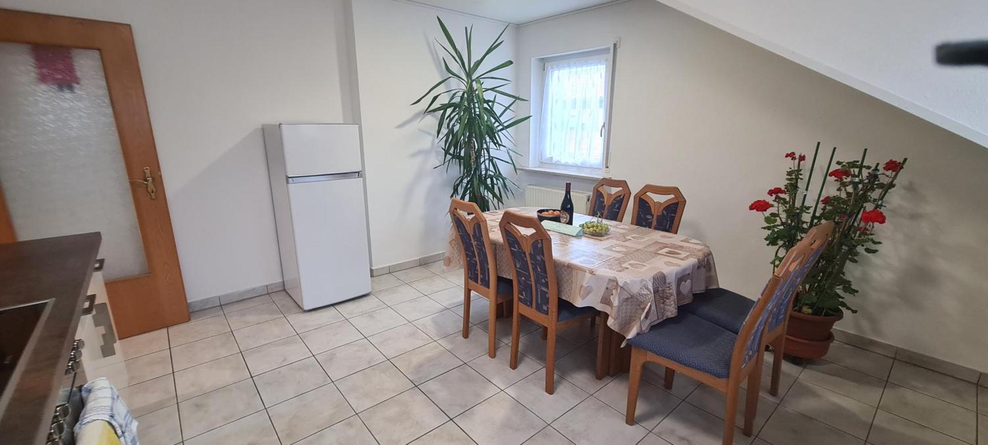 Gemuetliche 120 Qm Ferienwohnung Mit Balkon Adelsdorf エクステリア 写真